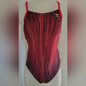 TYR Women's Supersonic Diamondfit RED size 32 (women's size 6)